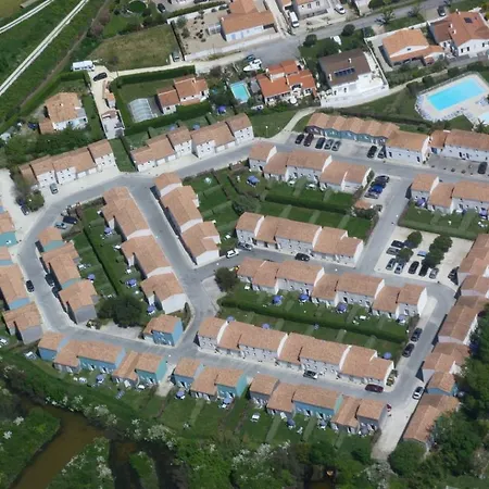 Prázdninový areál Odalys Le Village Des Amareyeurs 4*